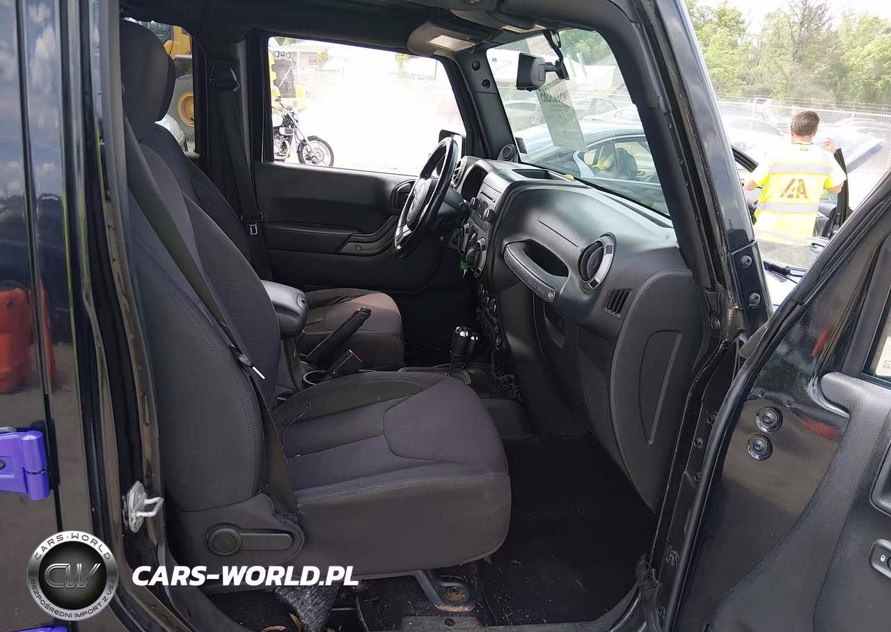 2013 Jeep Wrangler Unlimited Sport VIN:1C4HJWDG4DL500192 - 5
