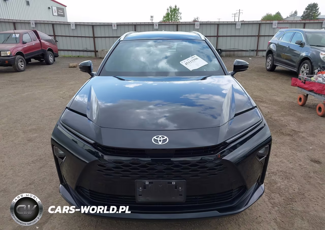 2025 Toyota Crown Signia Xle VIN:JTDACAAJ3S3005672 - 13