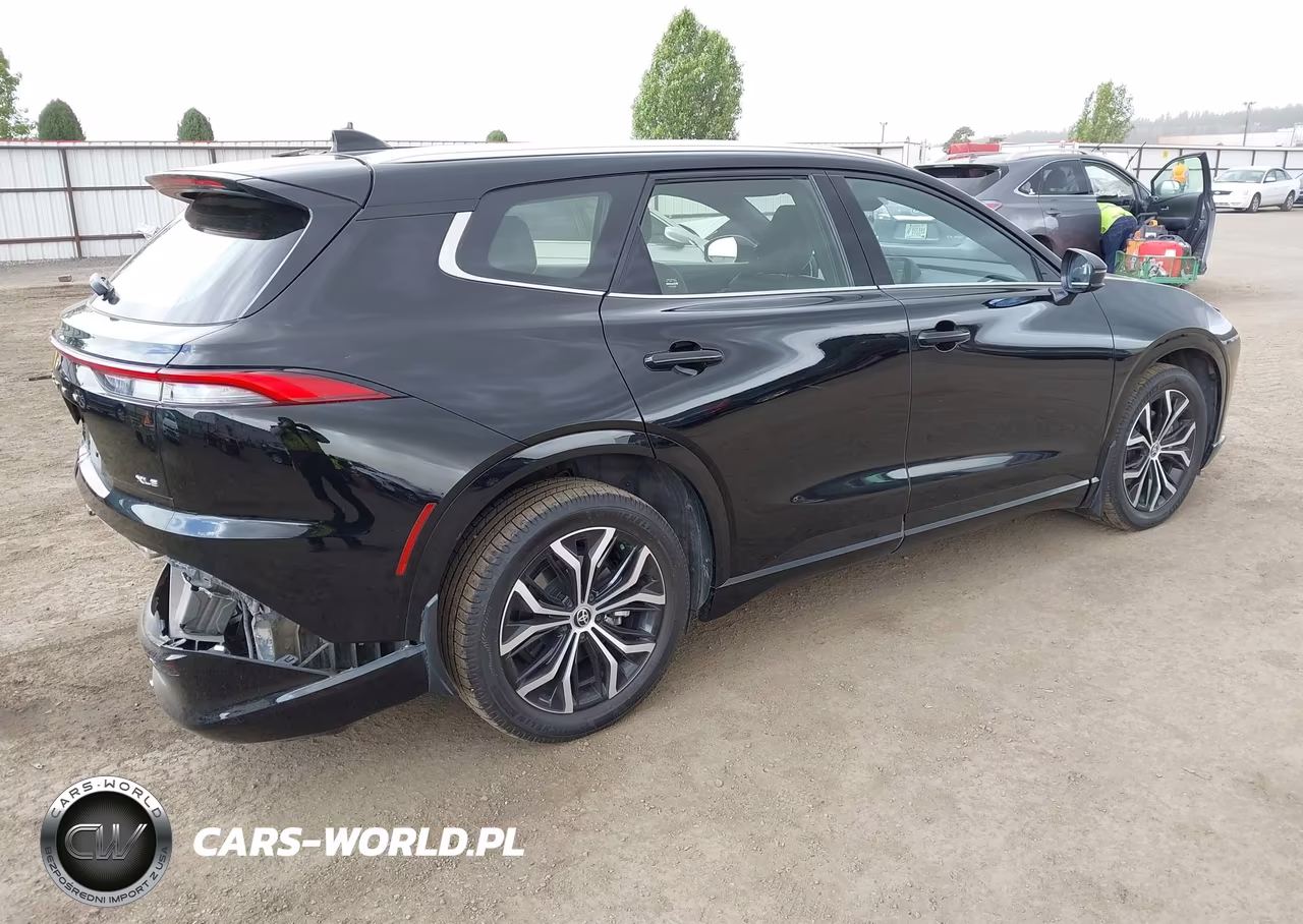 2025 Toyota Crown Signia Xle VIN:JTDACAAJ3S3005672 - 4