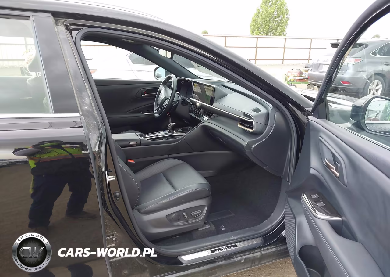 2025 Toyota Crown Signia Xle VIN:JTDACAAJ3S3005672 - 5