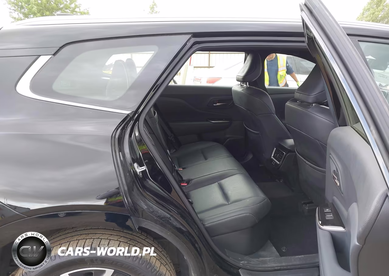 2025 Toyota Crown Signia Xle VIN:JTDACAAJ3S3005672 - 8