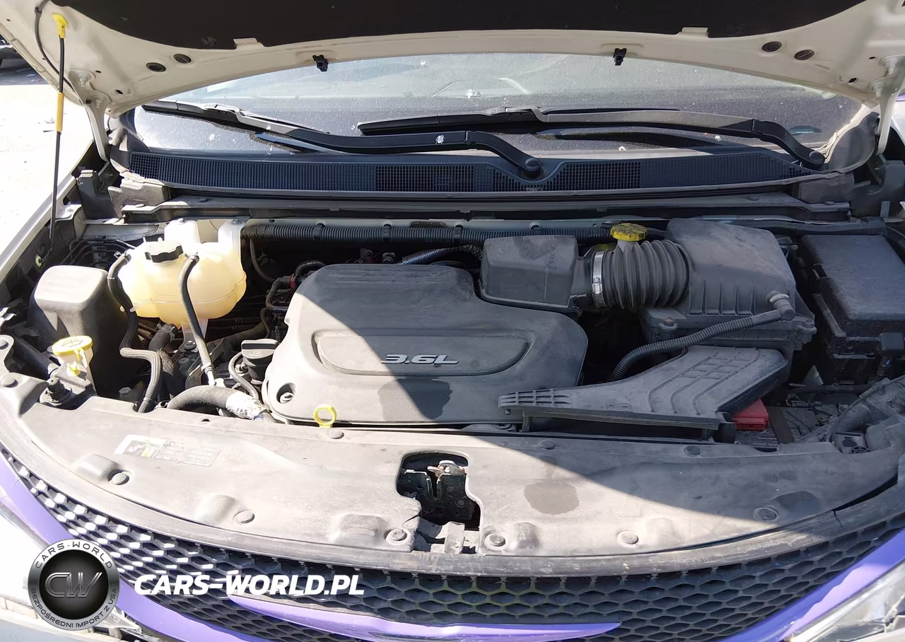 2017 Chrysler Pacifica Touring-L Plus VIN:2C4RC1EG1HR622182 - 10