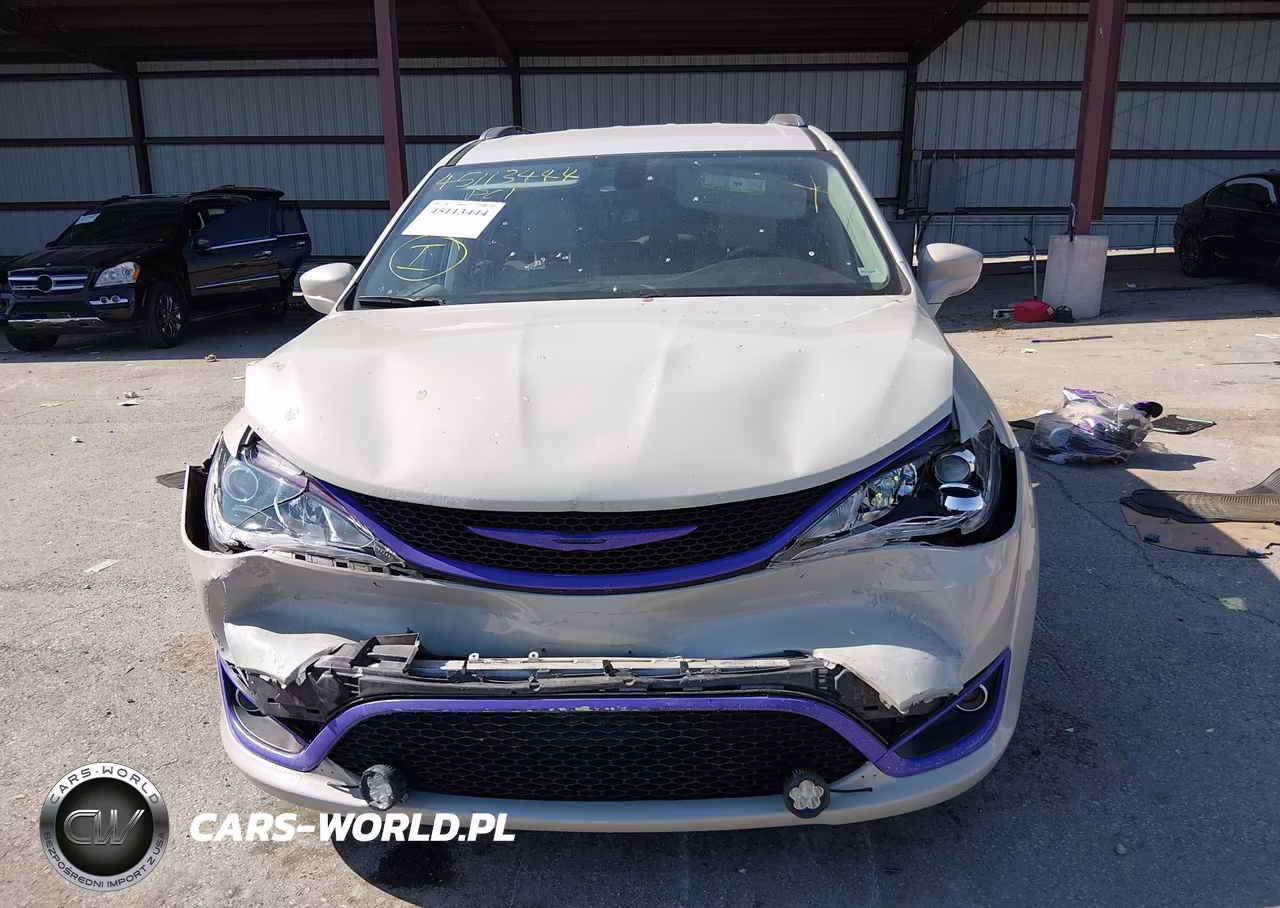 2017 Chrysler Pacifica Touring-L Plus VIN:2C4RC1EG1HR622182 - 12