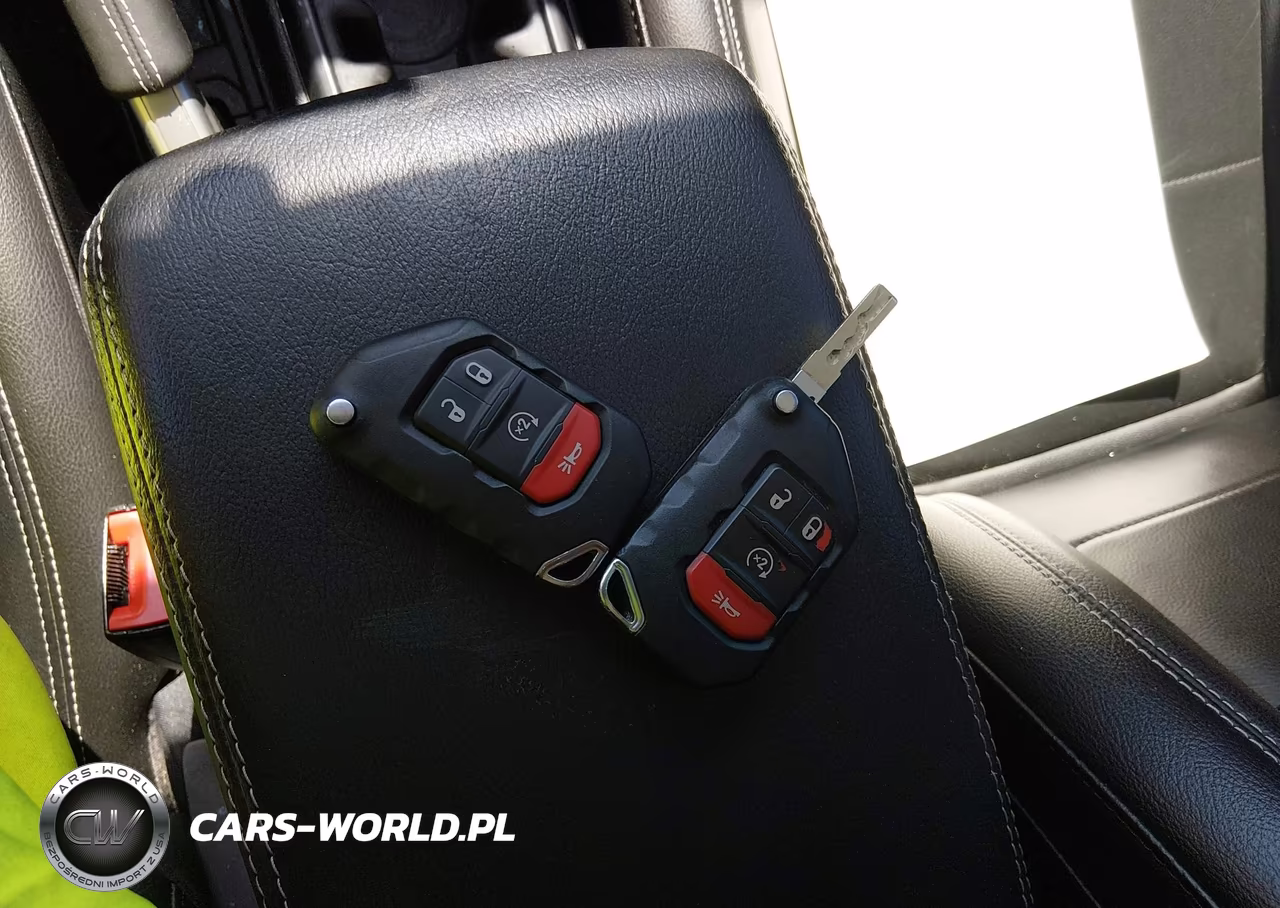 2018 Jeep Wrangler Unlimited Sahara 4X4 VIN:1C4HJXEG8JW139287 - 11
