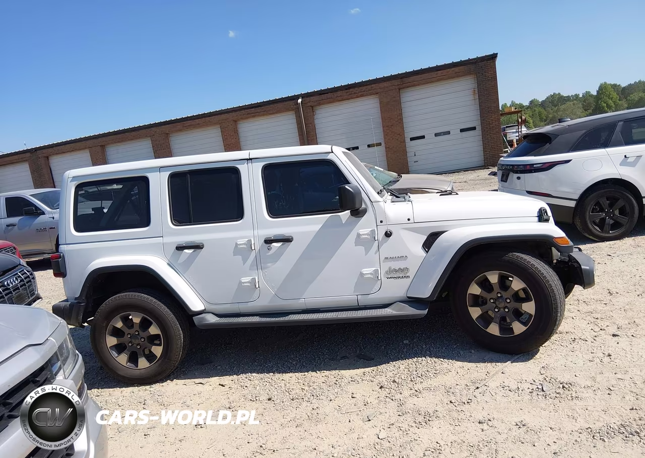 2018 Jeep Wrangler Unlimited Sahara 4X4 VIN:1C4HJXEG8JW139287 - 13