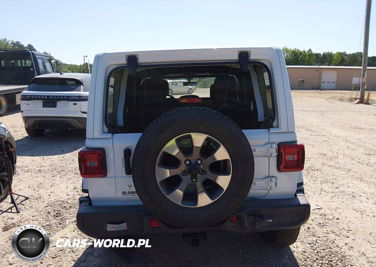 2018 Jeep Wrangler Unlimited Sahara 4X4 VIN:1C4HJXEG8JW139287 - 16