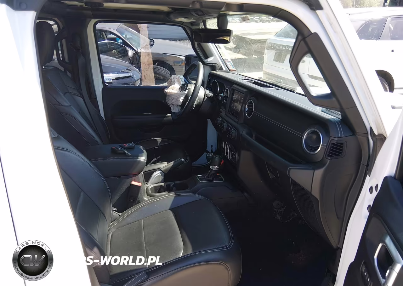 2018 Jeep Wrangler Unlimited Sahara 4X4 VIN:1C4HJXEG8JW139287 - 5