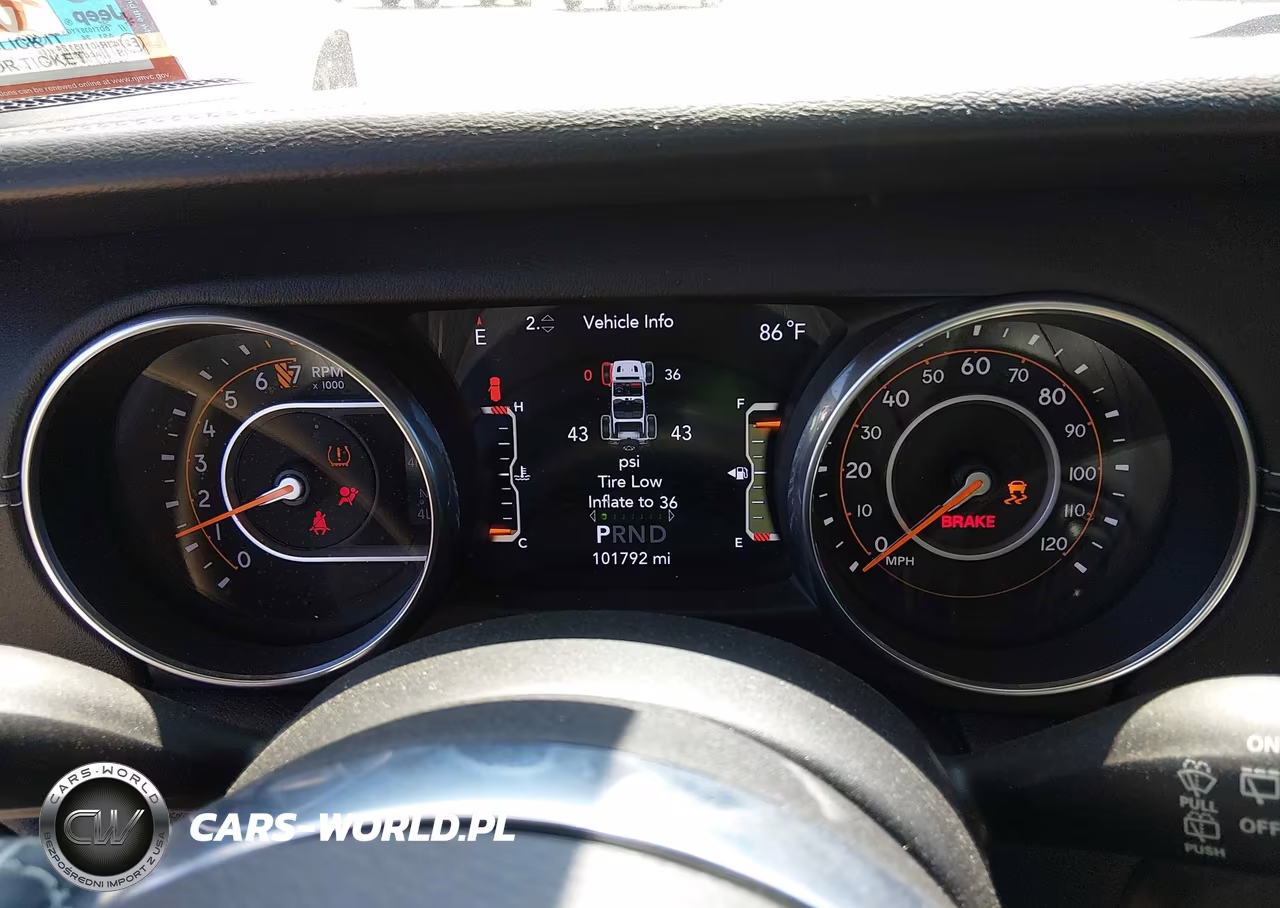 2018 Jeep Wrangler Unlimited Sahara 4X4 VIN:1C4HJXEG8JW139287 - 7