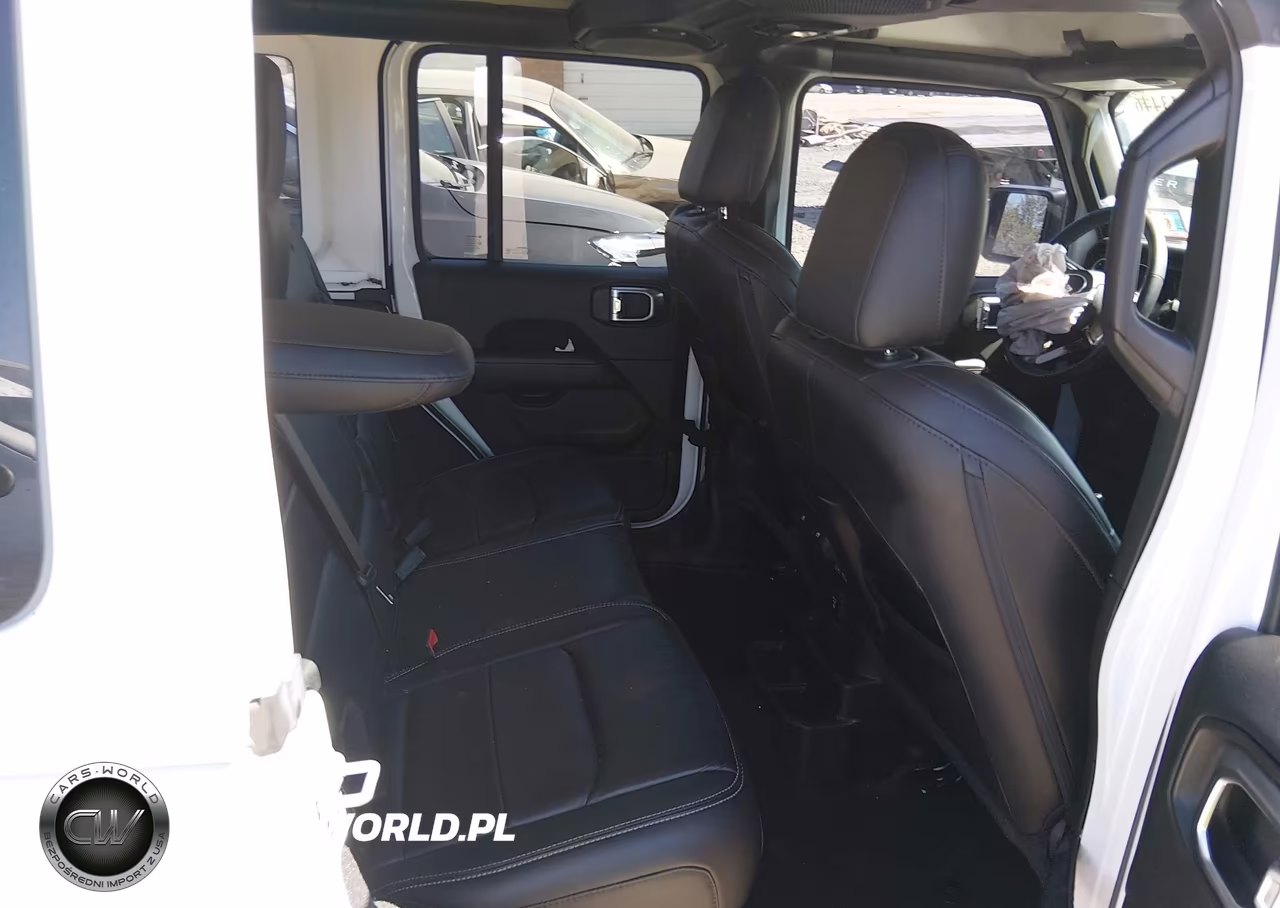 2018 Jeep Wrangler Unlimited Sahara 4X4 VIN:1C4HJXEG8JW139287 - 8