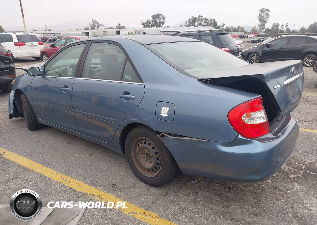 2004 Toyota Camry Le VIN:JTDBE32K040268904 - 3