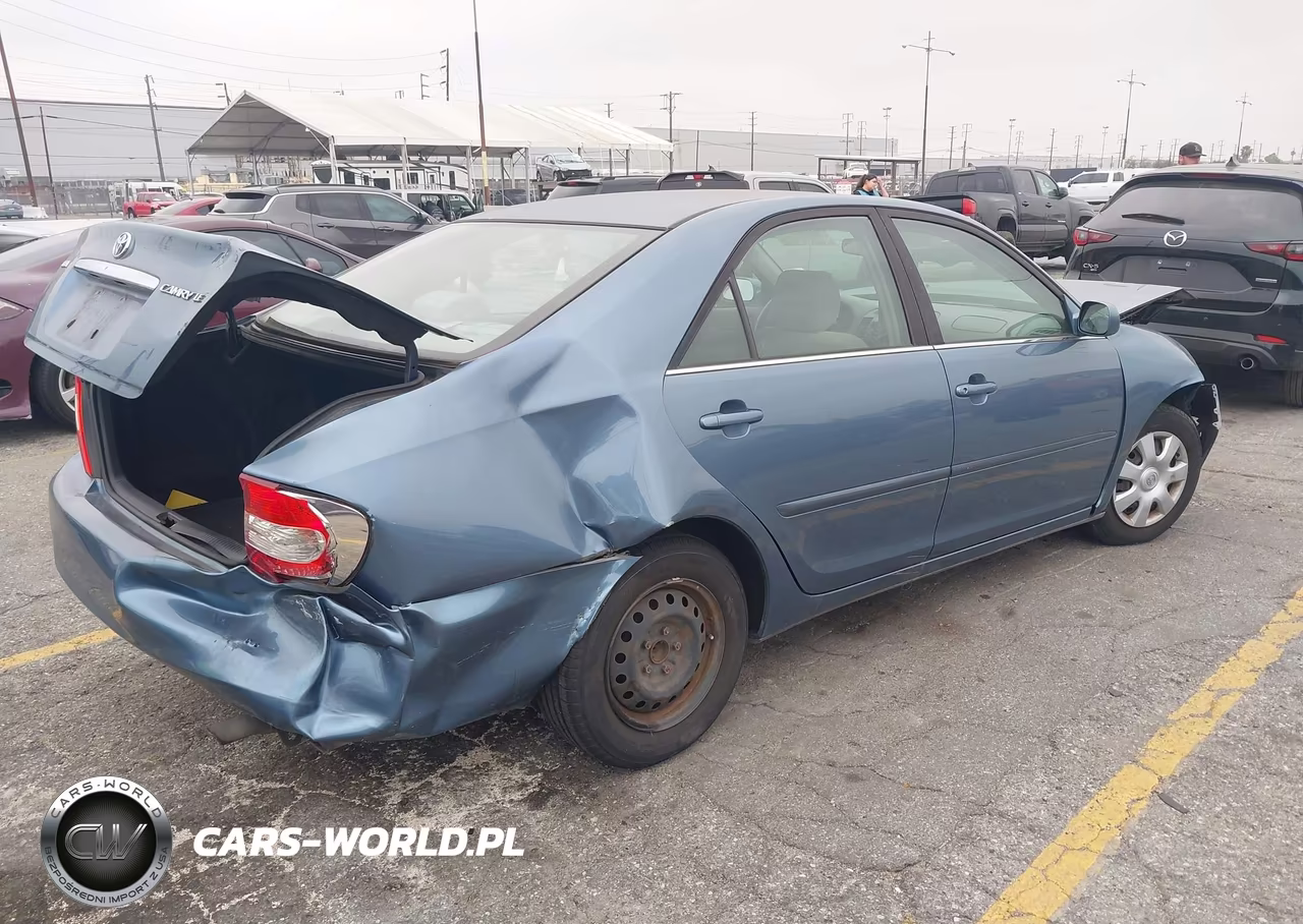 2004 Toyota Camry Le VIN:JTDBE32K040268904 - 4