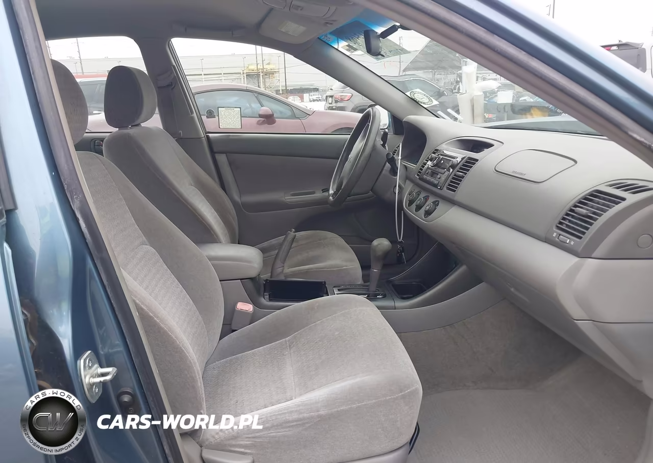 2004 Toyota Camry Le VIN:JTDBE32K040268904 - 5