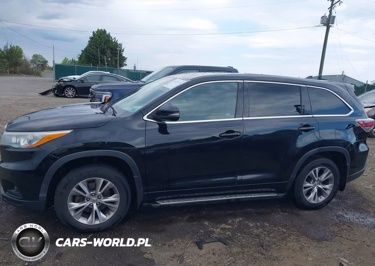 2015 Toyota Highlander Le Plus V6 VIN:5TDBKRFH8FS205771 - 14