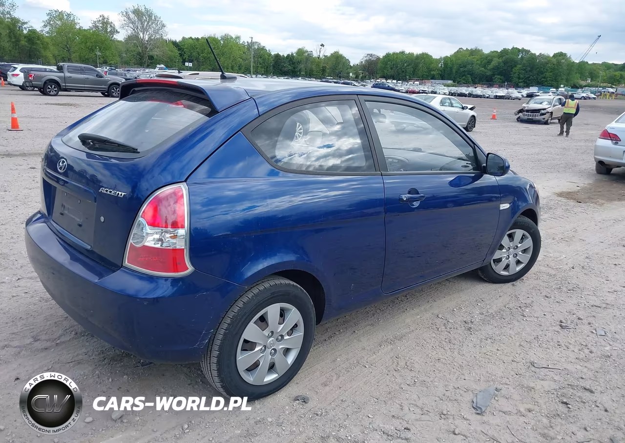 2011 Hyundai Accent Gs VIN:KMHCM3AC6BU199610 - 4