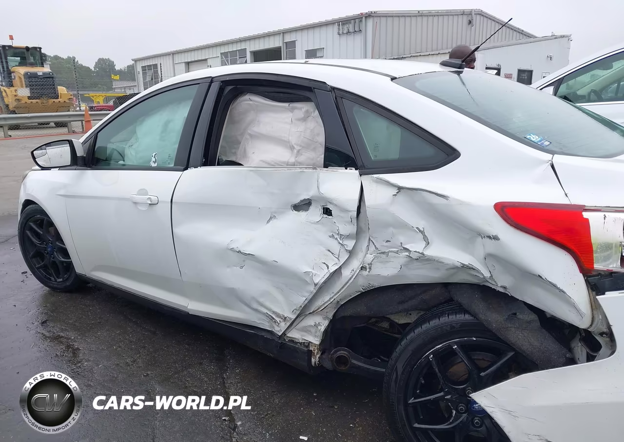2016 Ford Focus Se VIN:1FADP3F29GL249306 - 13