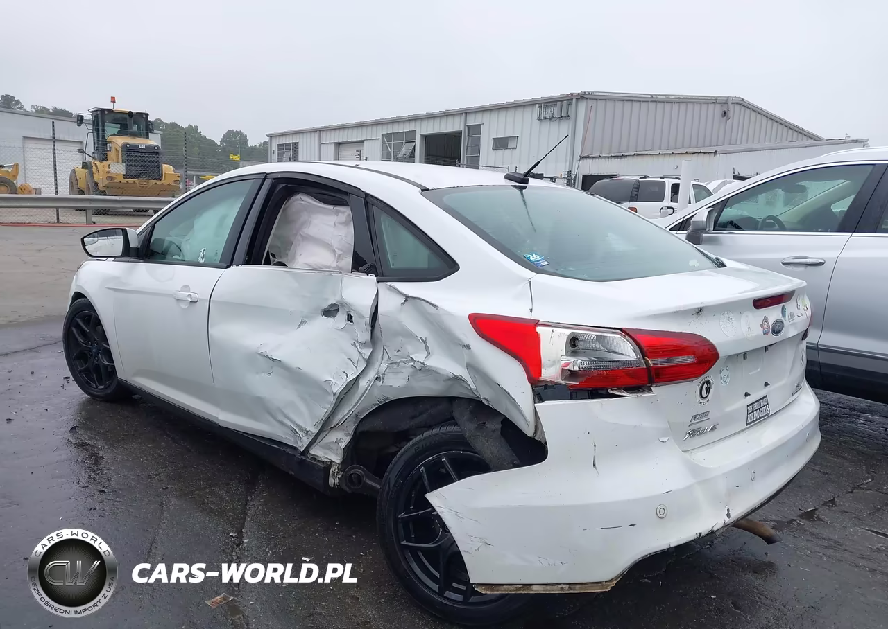 2016 Ford Focus Se VIN:1FADP3F29GL249306 - 3