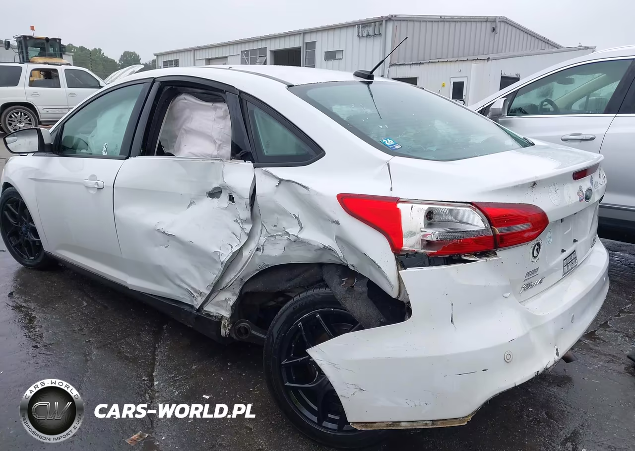 2016 Ford Focus Se VIN:1FADP3F29GL249306 - 6