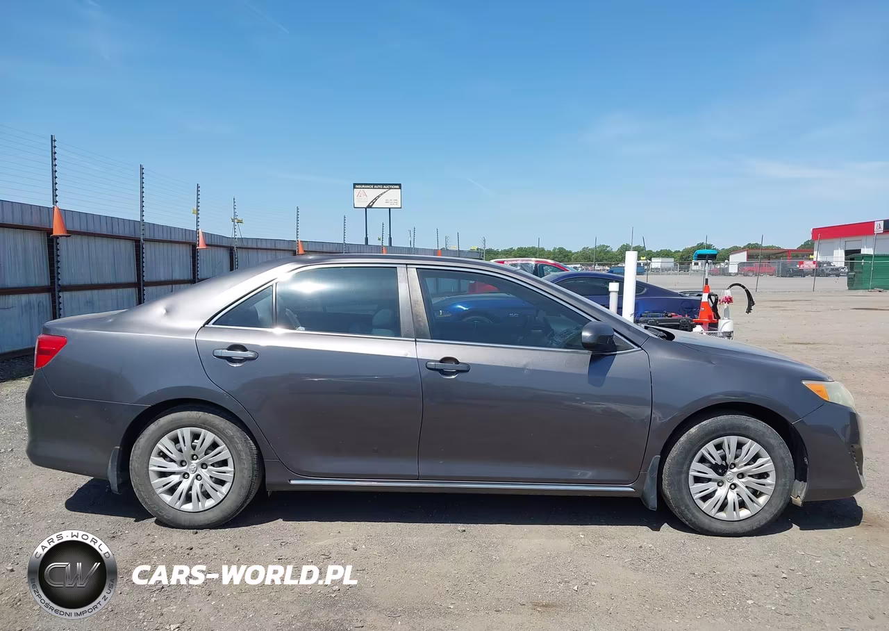 2014 Toyota Camry Le VIN:4T4BF1FKXER420341 - 13