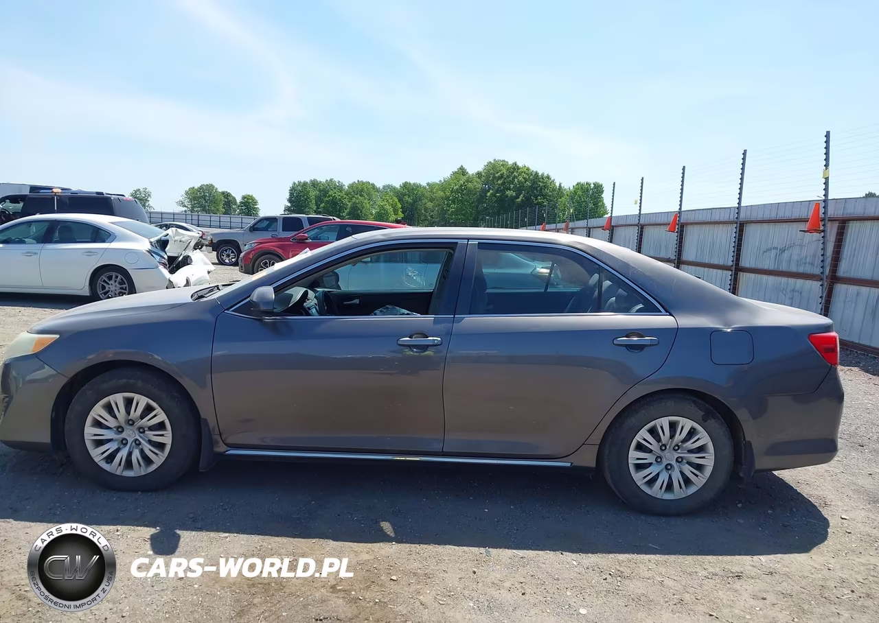 2014 Toyota Camry Le VIN:4T4BF1FKXER420341 - 14