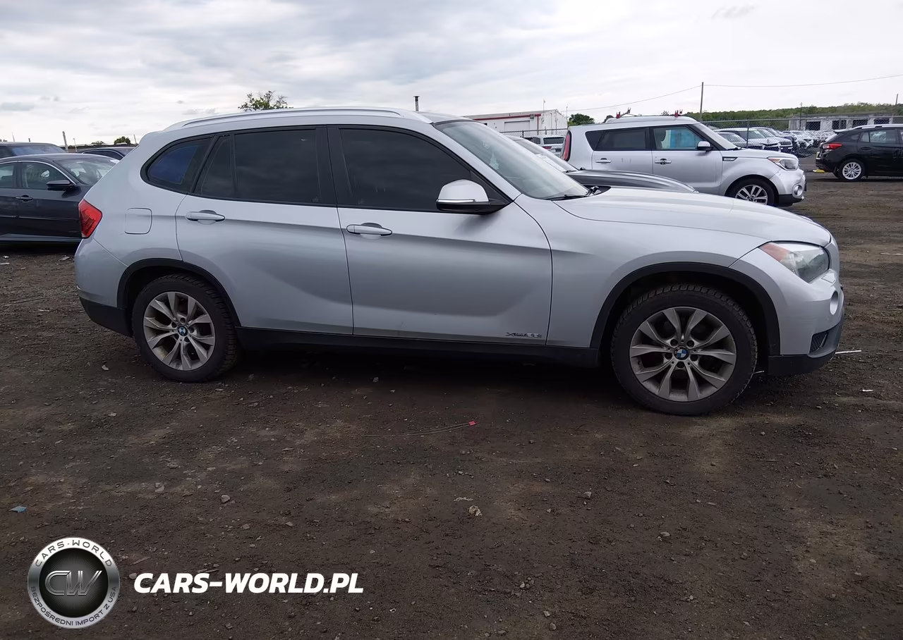 2013 BMW X1 xDrive28I VIN:WBAVL1C58DVR91965 - 13