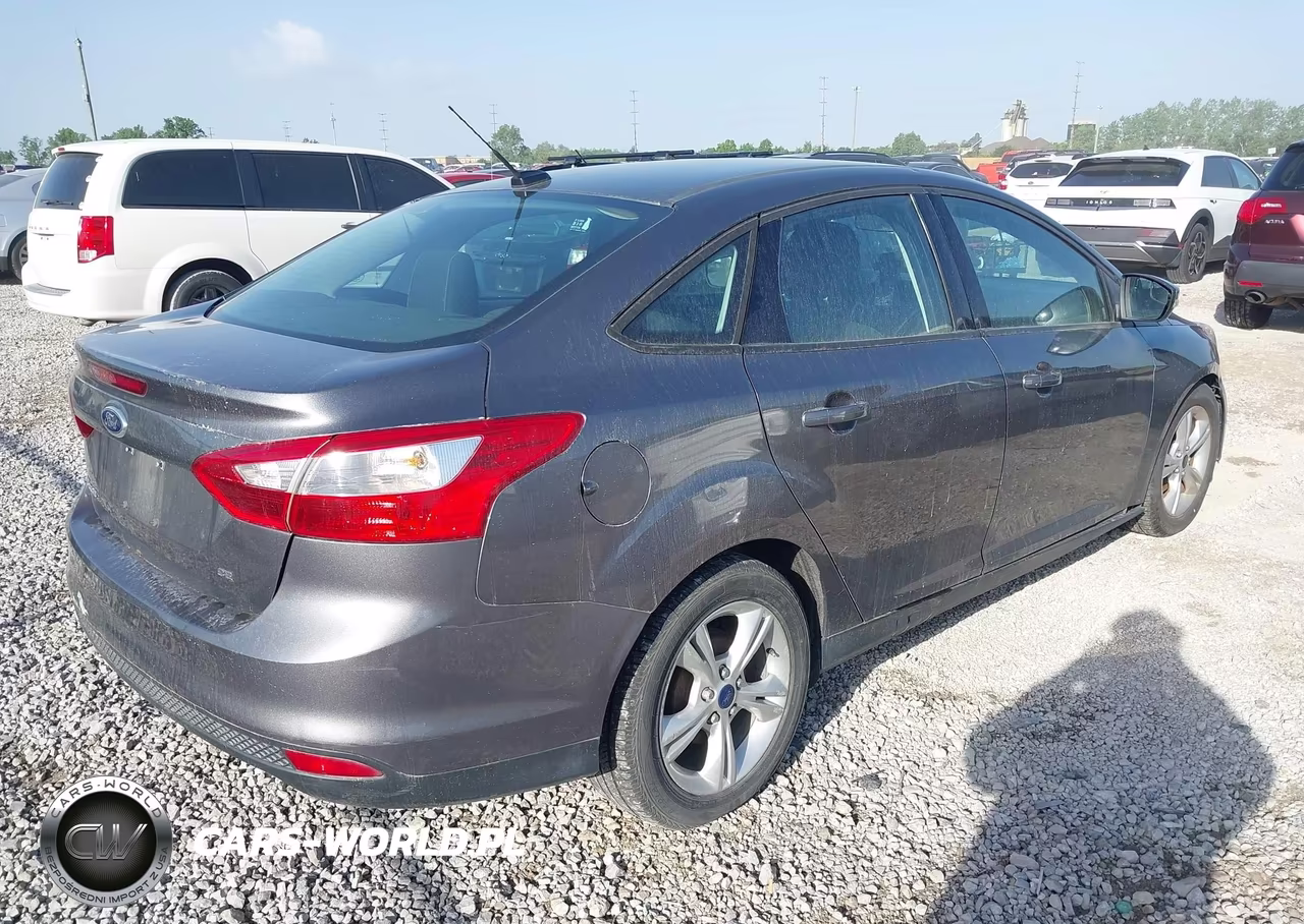 2014 Ford Focus Se VIN:1FADP3F25EL308963 - 4