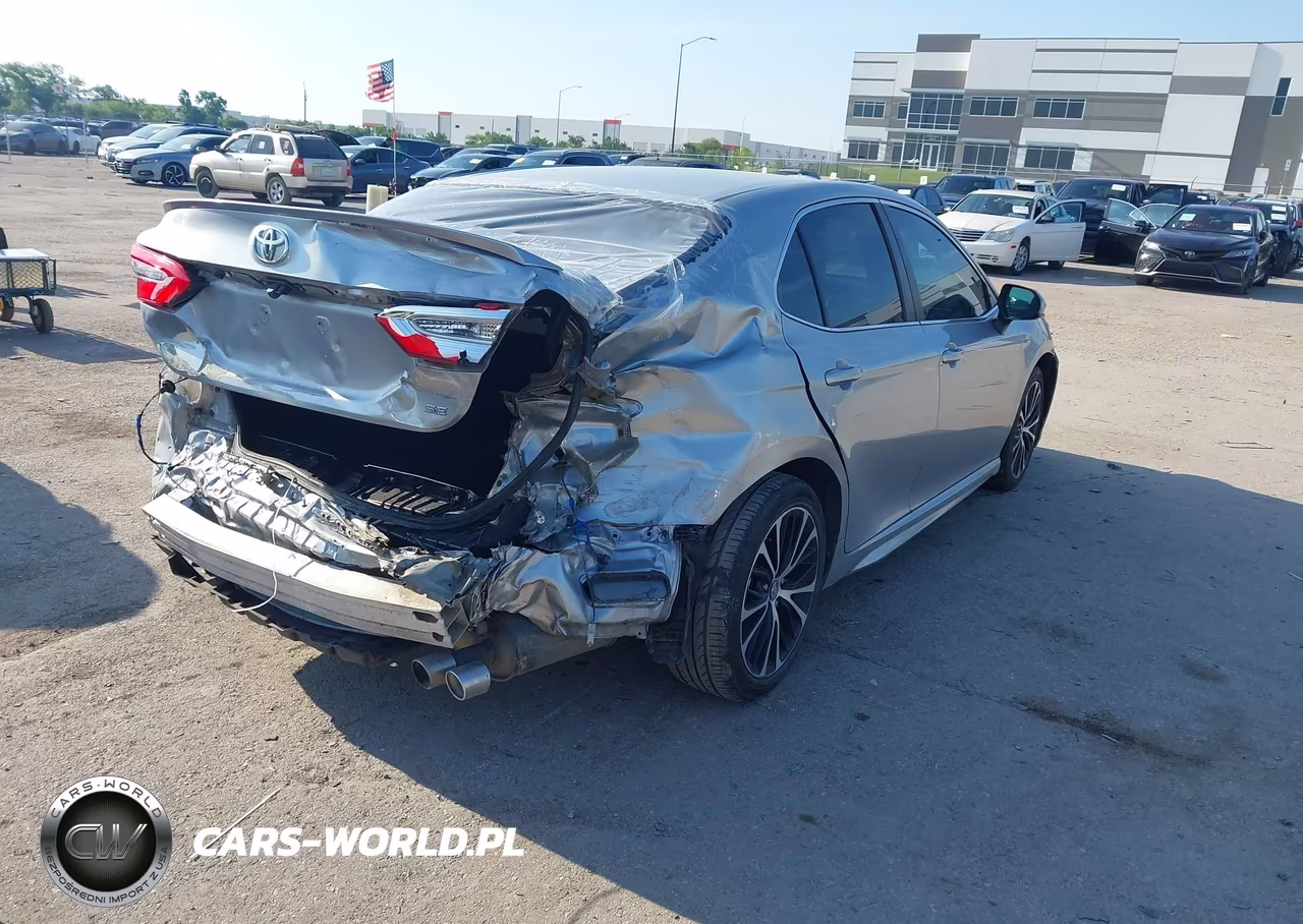 2018 Toyota Camry Se VIN:4T1B11HK0JU579532 - 4