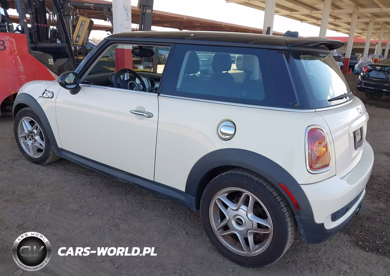 2010 Mini Cooper S VIN:WMWMF7C50ATZ69214 - 3