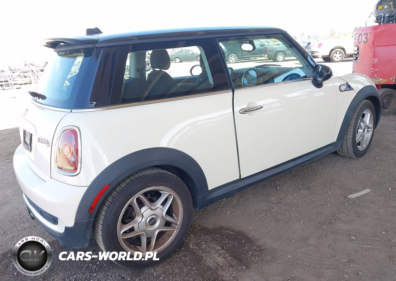 2010 Mini Cooper S VIN:WMWMF7C50ATZ69214 - 4