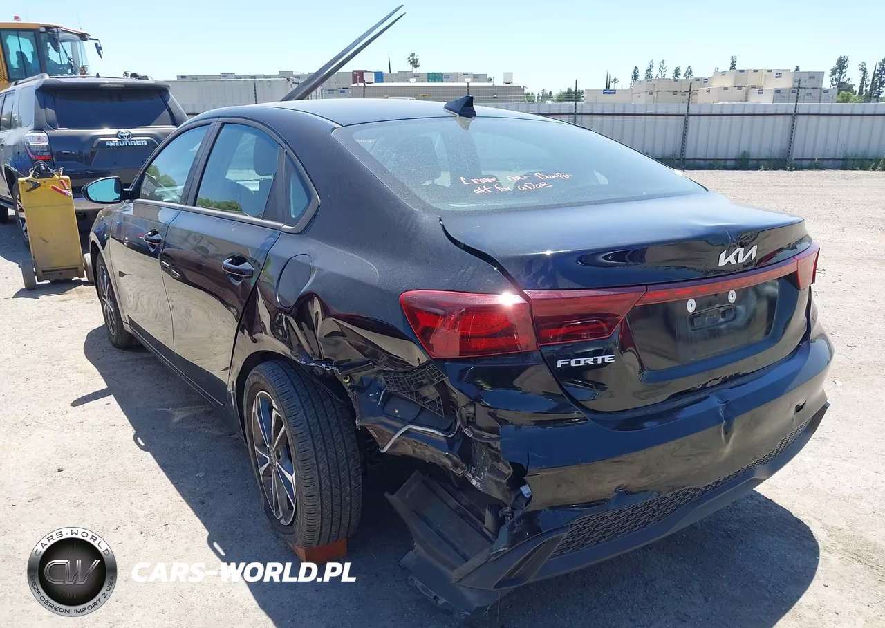2023 Kia Forte Lxs VIN:3KPF24AD1PE673328 - 3