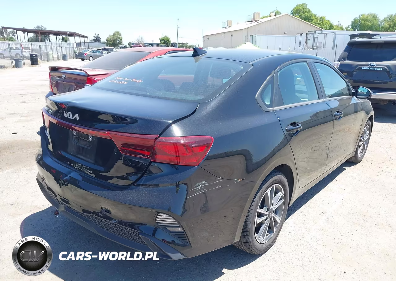 2023 Kia Forte Lxs VIN:3KPF24AD1PE673328 - 4