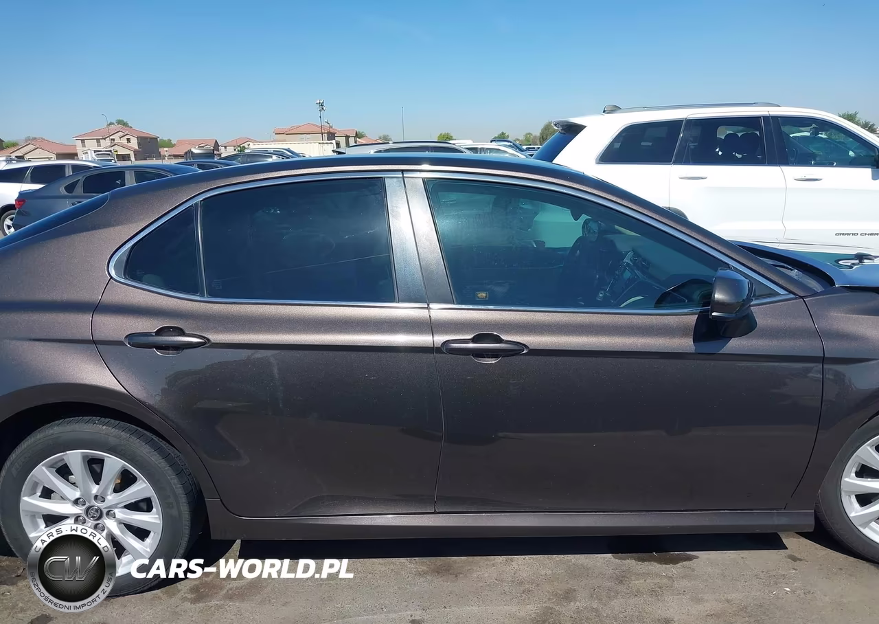 2018 Toyota Camry Le VIN:4T1B11HK1JU619469 - 13