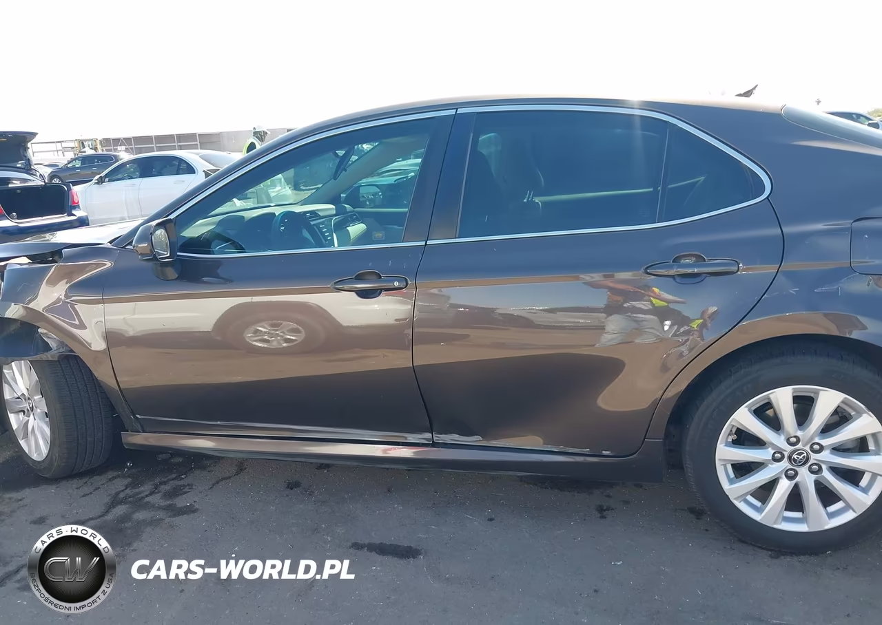 2018 Toyota Camry Le VIN:4T1B11HK1JU619469 - 14