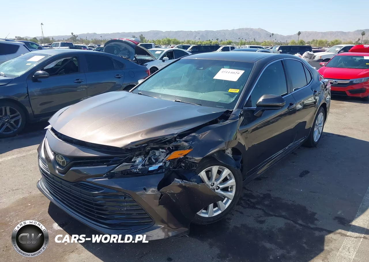 2018 Toyota Camry Le VIN:4T1B11HK1JU619469 - 2