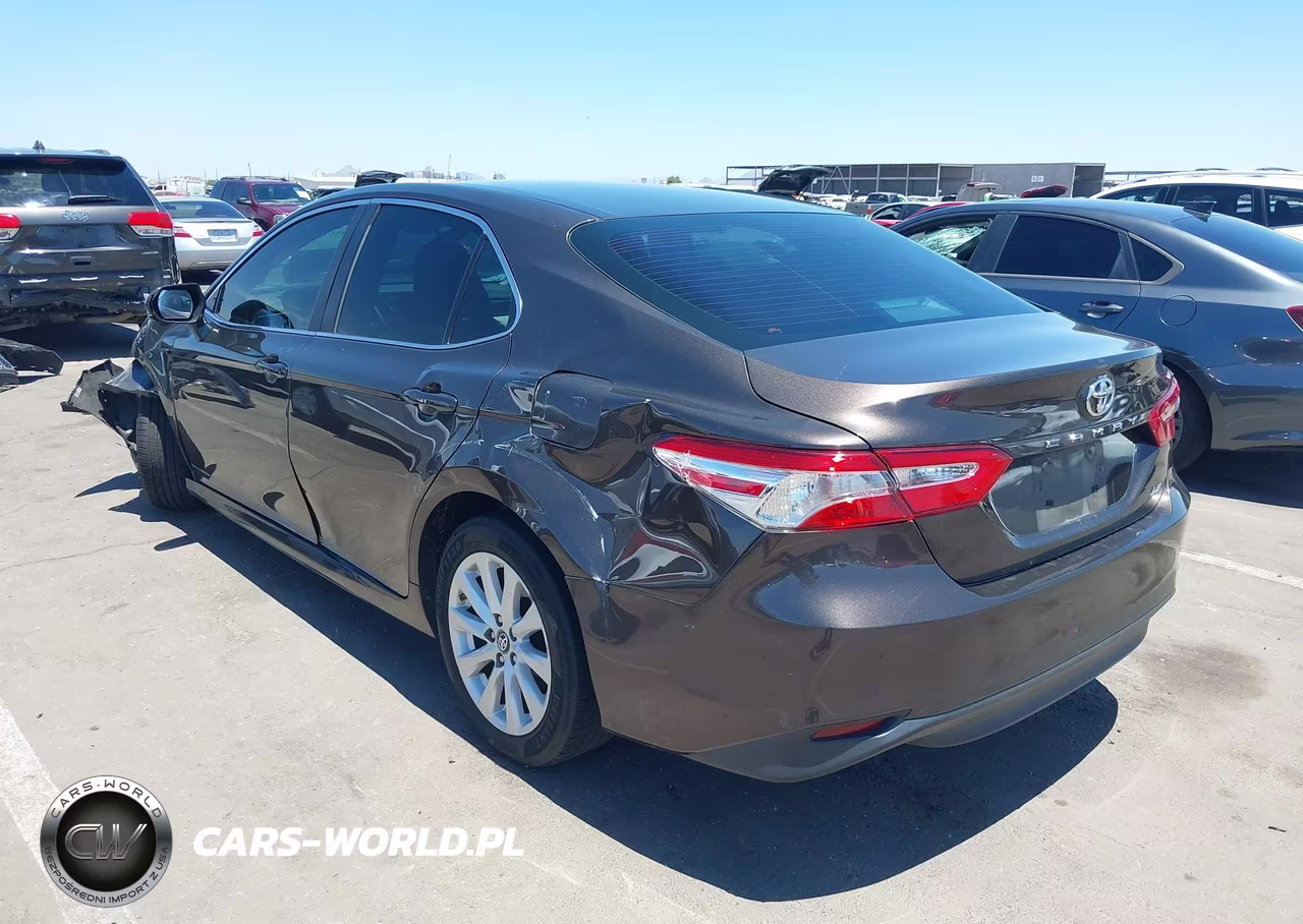 2018 Toyota Camry Le VIN:4T1B11HK1JU619469 - 3