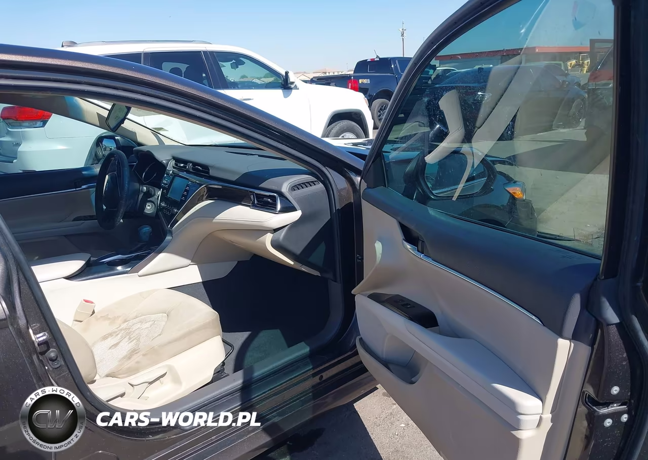 2018 Toyota Camry Le VIN:4T1B11HK1JU619469 - 5