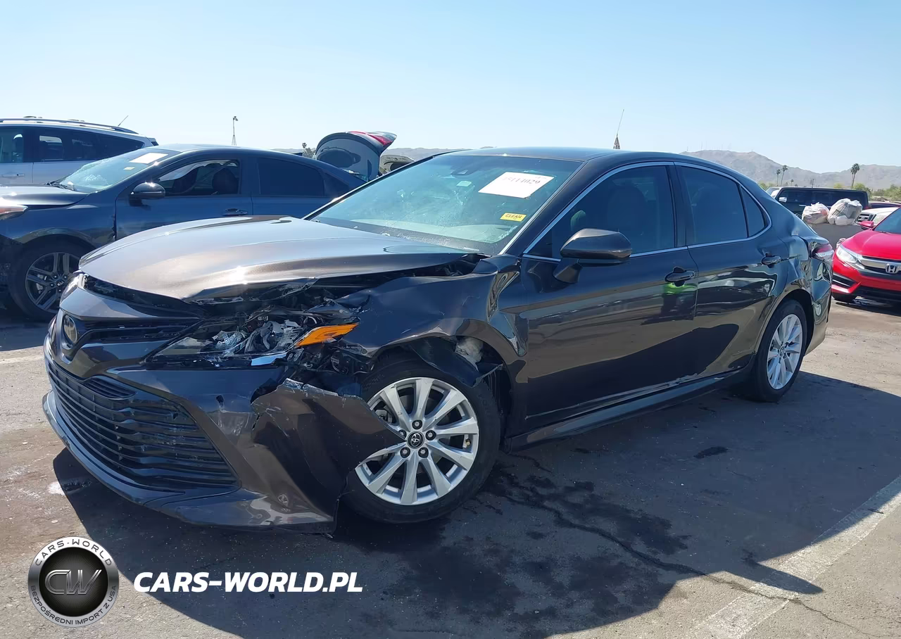 2018 Toyota Camry Le VIN:4T1B11HK1JU619469 - 6