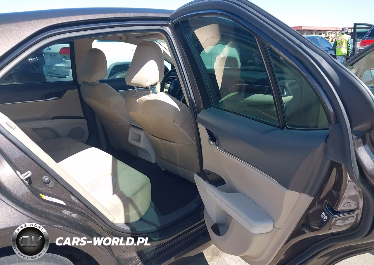 2018 Toyota Camry Le VIN:4T1B11HK1JU619469 - 8
