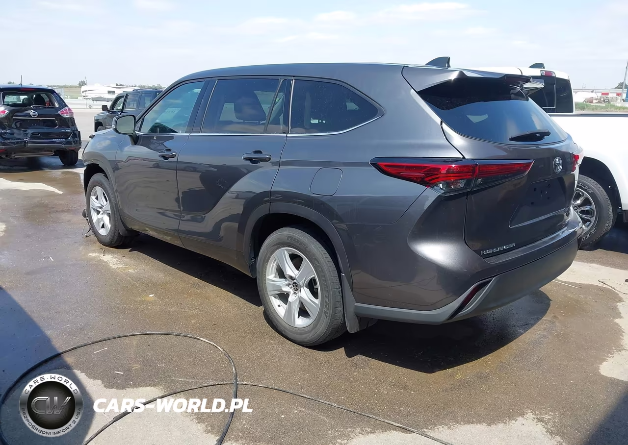 2022 Toyota Highlander Le VIN:5TDBZRBH6NS195810 - 3