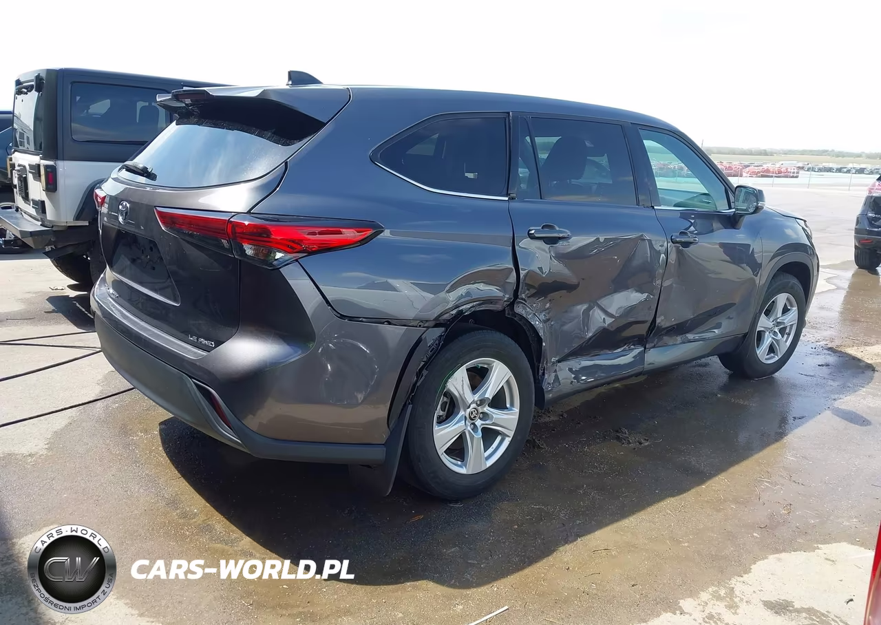 2022 Toyota Highlander Le VIN:5TDBZRBH6NS195810 - 4