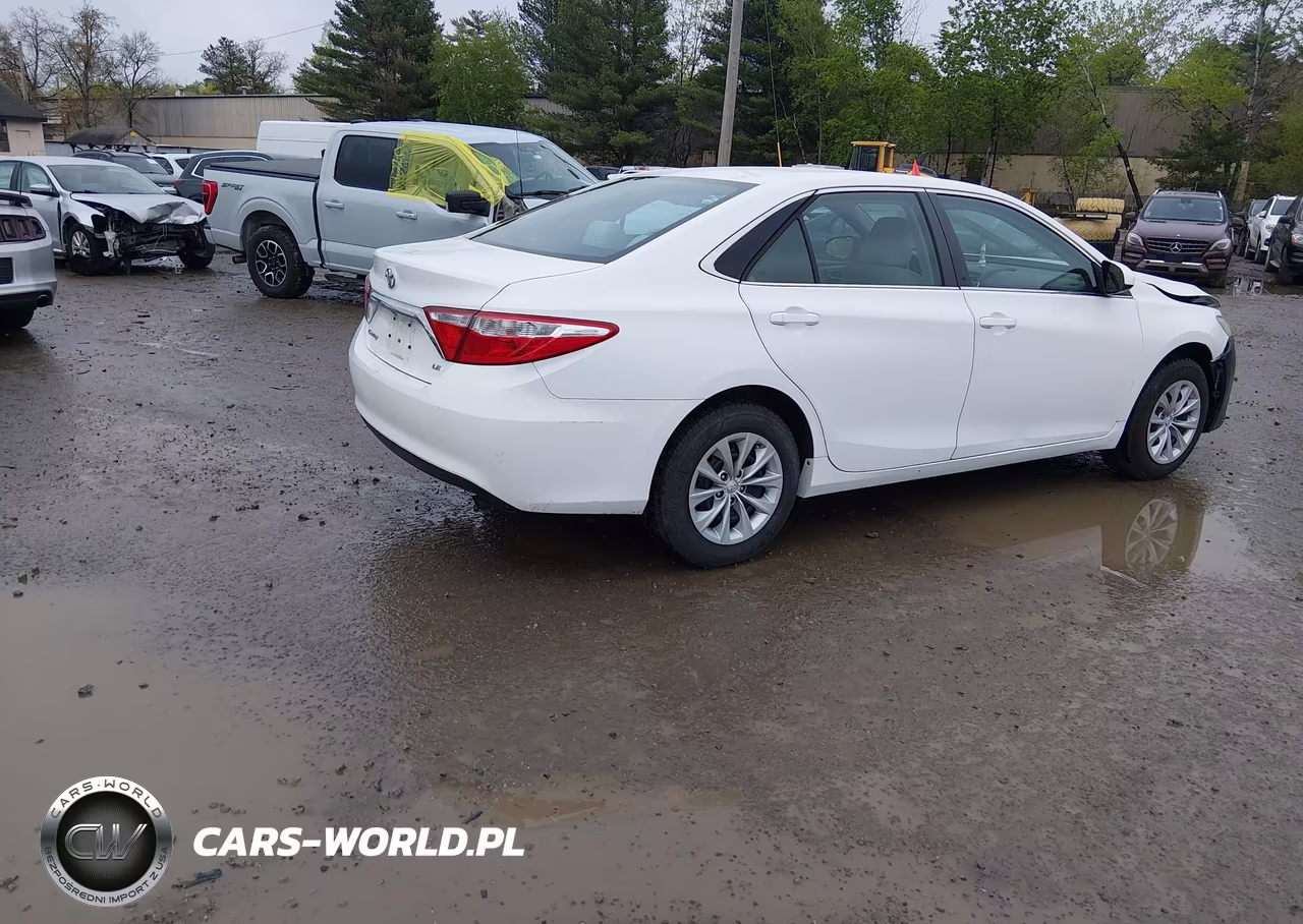 2015 Toyota Camry Le VIN:4T1BF1FK9FU973493 - 4