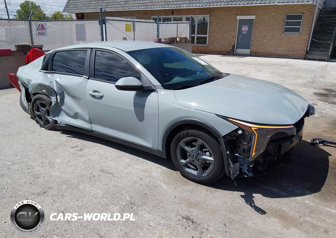 2025 Kia K4 Lxs – zdjęcie 1 z 17
