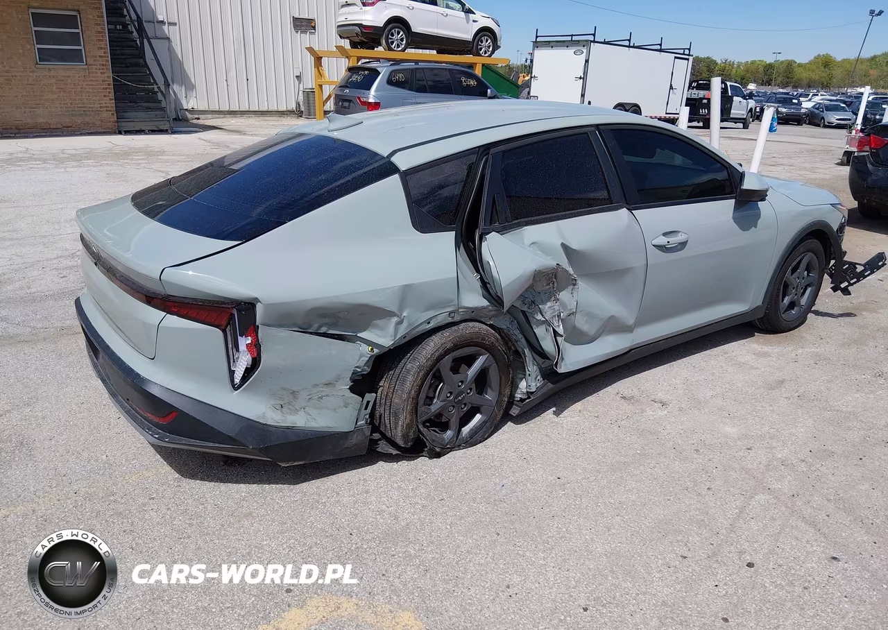 2025 Kia K4 Lxs VIN:3KPFT4DE8SE190476 - 4