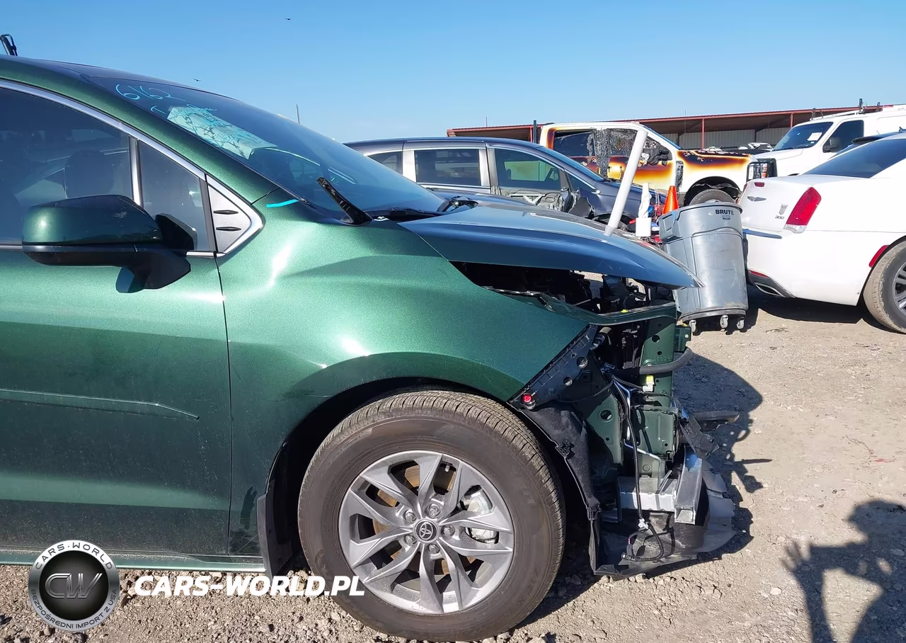 2026 Toyota Sienna Xle VIN:5TDYRKEC0TS294914 - 17