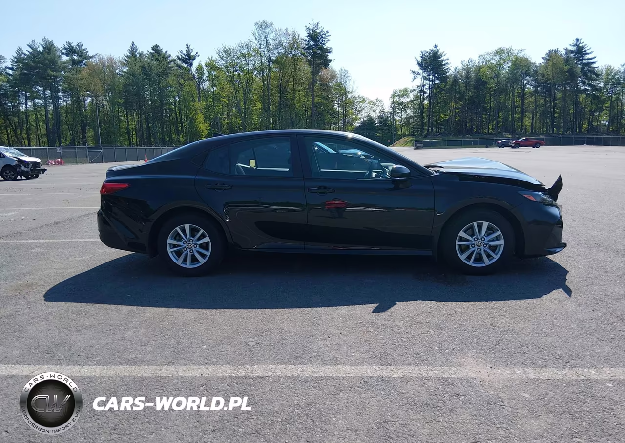 2025 Toyota Camry Le VIN:4T1DAACK3SU188117 - 13