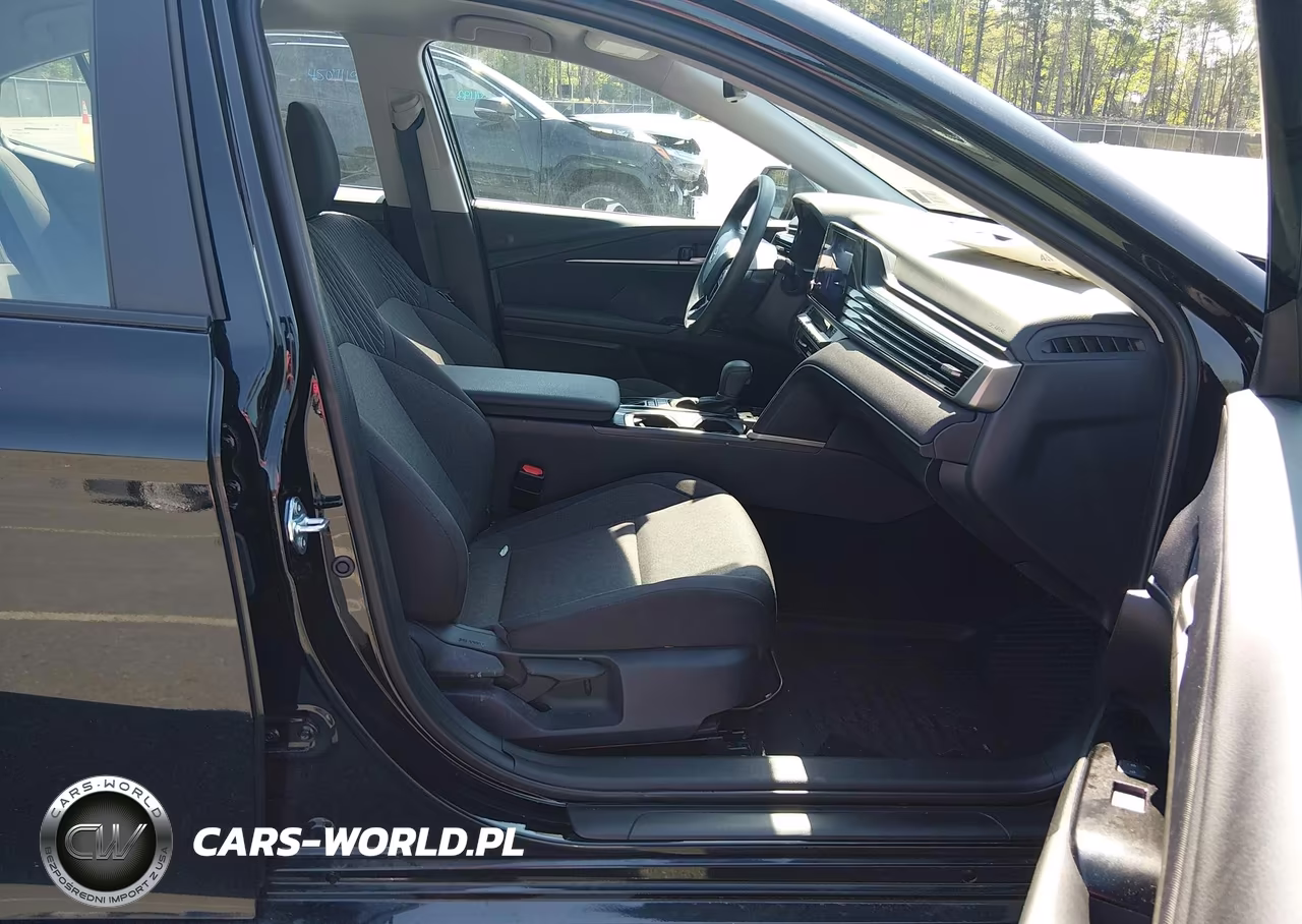 2025 Toyota Camry Le VIN:4T1DAACK3SU188117 - 5