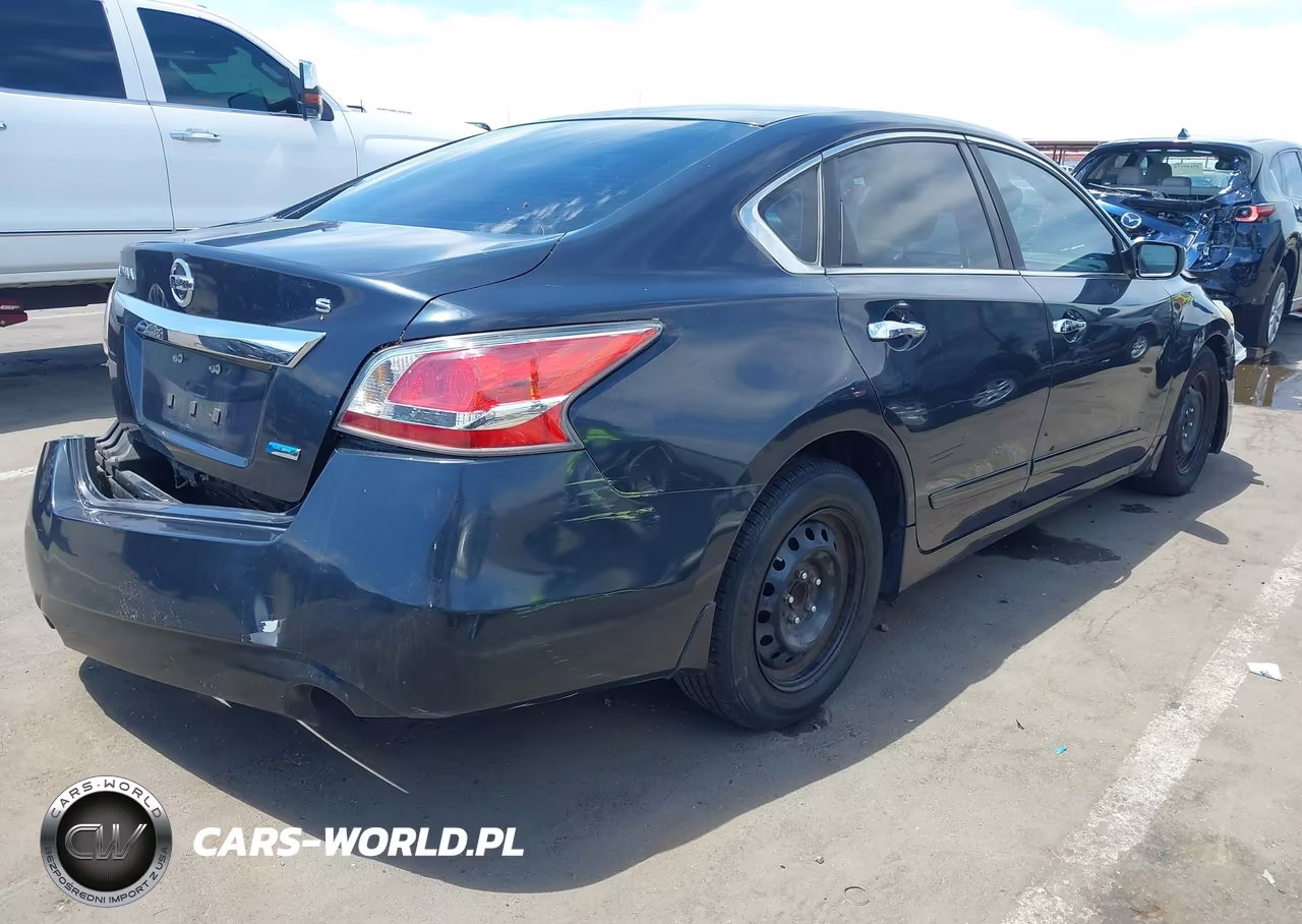 2014 Nissan Altima 2.5 S VIN:1N4AL3AP2EN339173 - 4