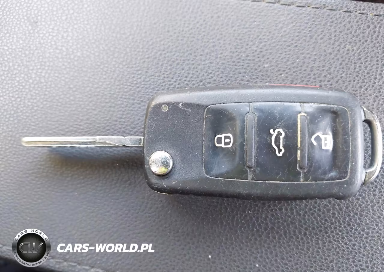2013 Volkswagen Beetle 2.5L VIN:3VWJX7AT8DM681185 - 11