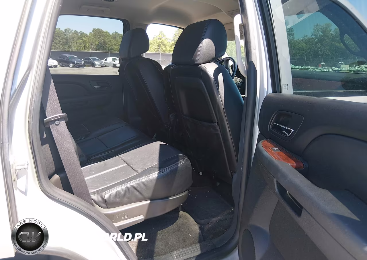 2013 Chevrolet Tahoe Ls VIN:1GNSCAE02DR240061 - 8