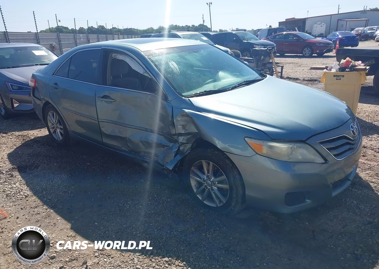 2011 Toyota Camry Le – zdjęcie 1 z 13