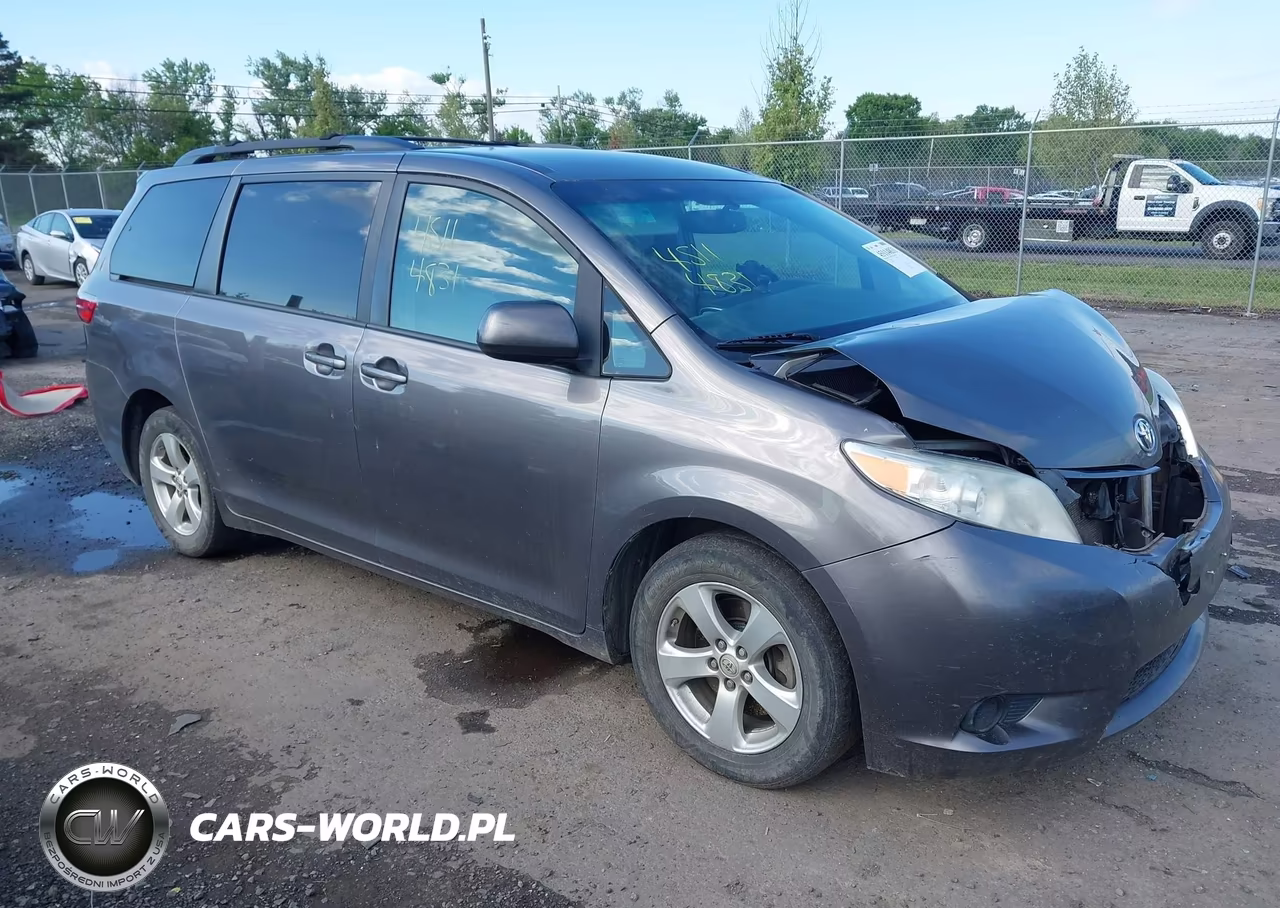 2017 Toyota Sienna Le 8 Passenger – zdjęcie 1 z 17